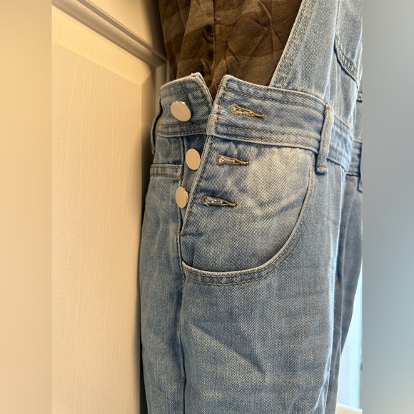 Jean overalls with ripped knees, size small - Picture 4 of 5